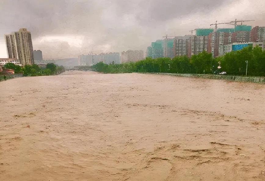 山西绛县暴雨图片